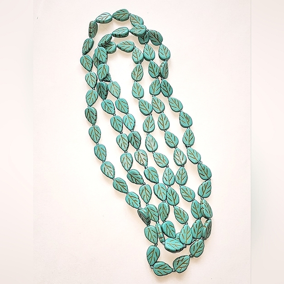TURQUOISE COLORED LEAF BEAD NECKLACE - Picture 4 of 4